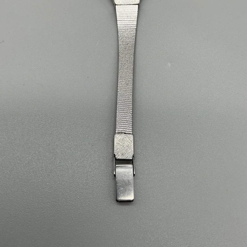 Vintage Seiko Womens Watch 18mm Silver Tone 2P21-0A79 New Battery 6.75